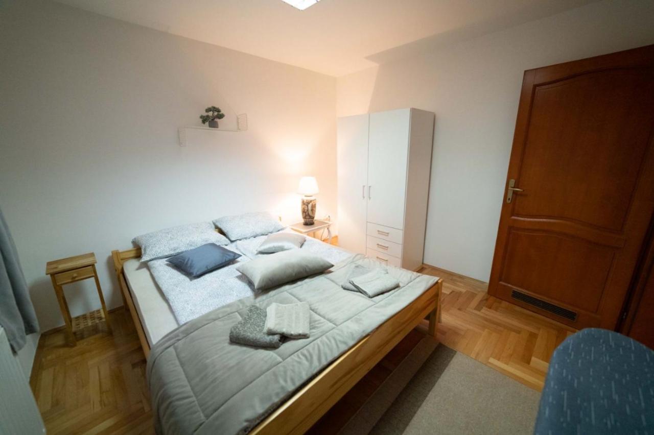 Apartman Yellow House SJJ Buitenkant foto