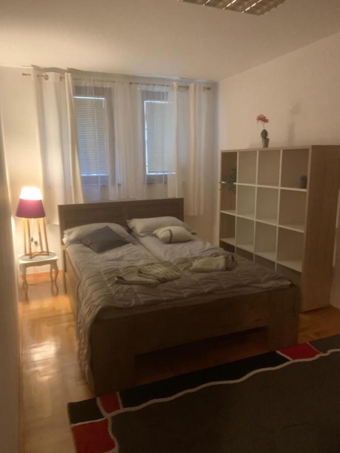 Apartman Yellow House SJJ Buitenkant foto