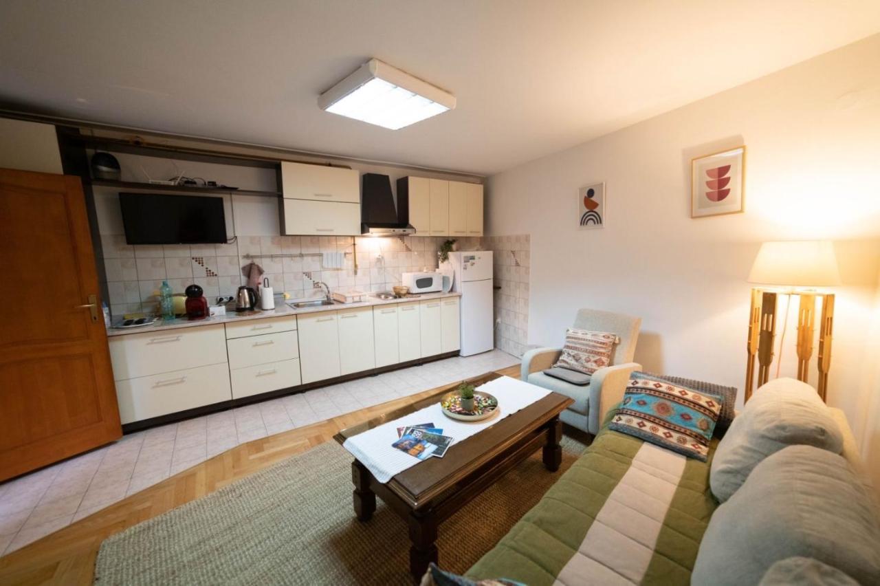 Apartman Yellow House SJJ Buitenkant foto