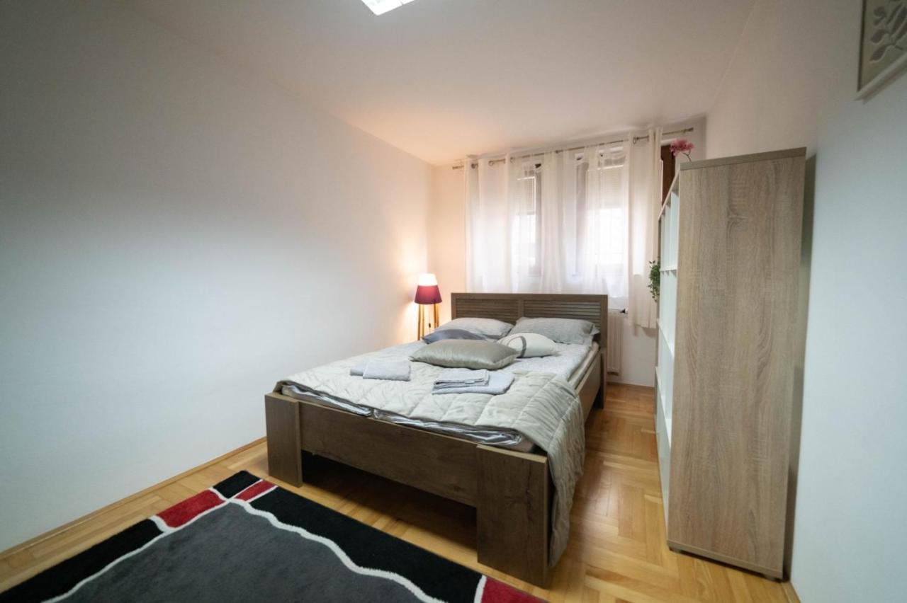 Apartman Yellow House SJJ Buitenkant foto